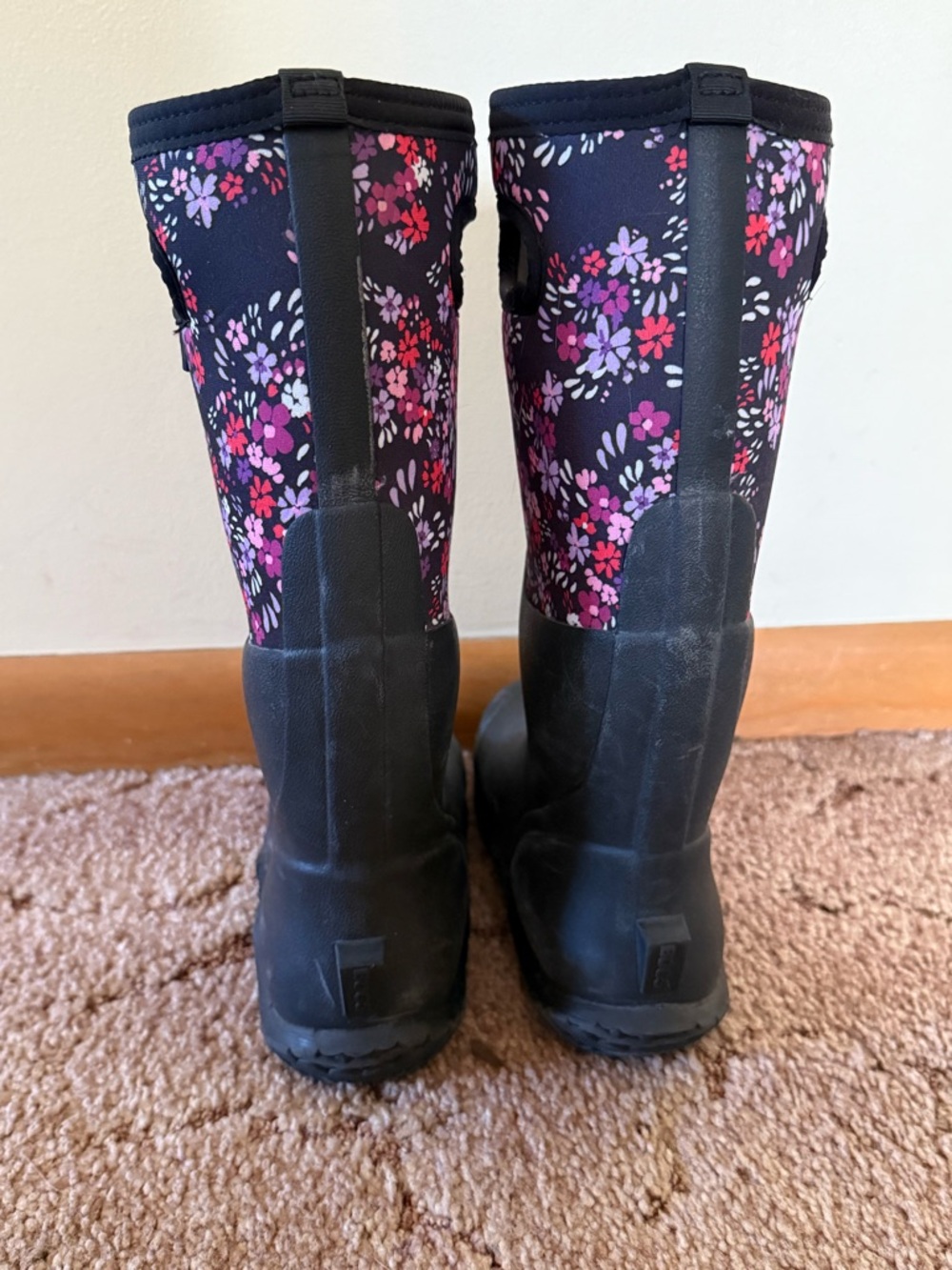 {Bogs}-Size 6-Women's Black Floral Tall Waterproof Rain Boots - Picture 4 of 8